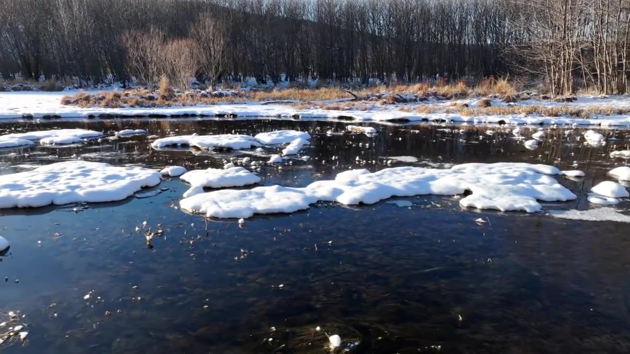 航拍大兴安岭不冻河根河雪景视频下载