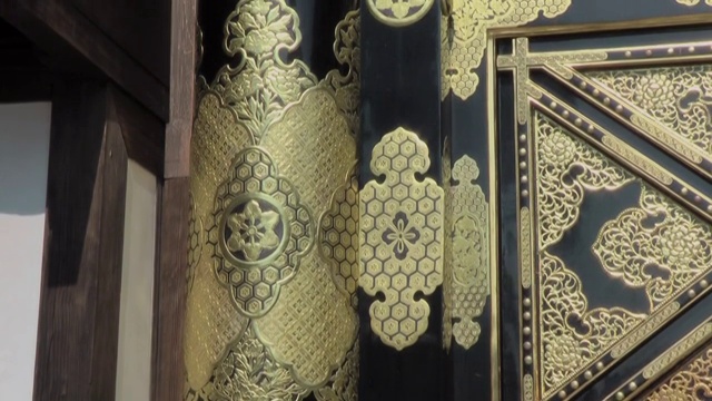 在日本镰仓的健草寺，用黄金装饰的门视频素材