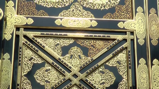 在日本镰仓的健草寺，用黄金装饰的门视频素材