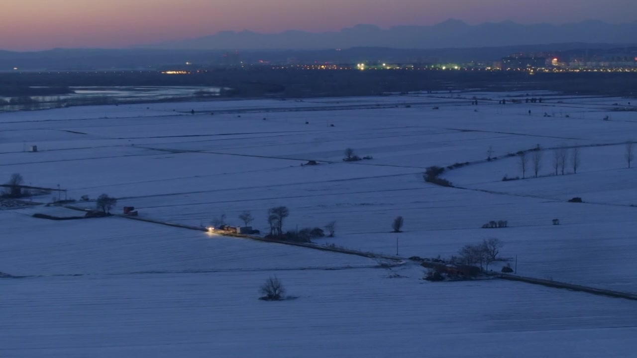 雪后黄河飞鸟河流雪景视频素材