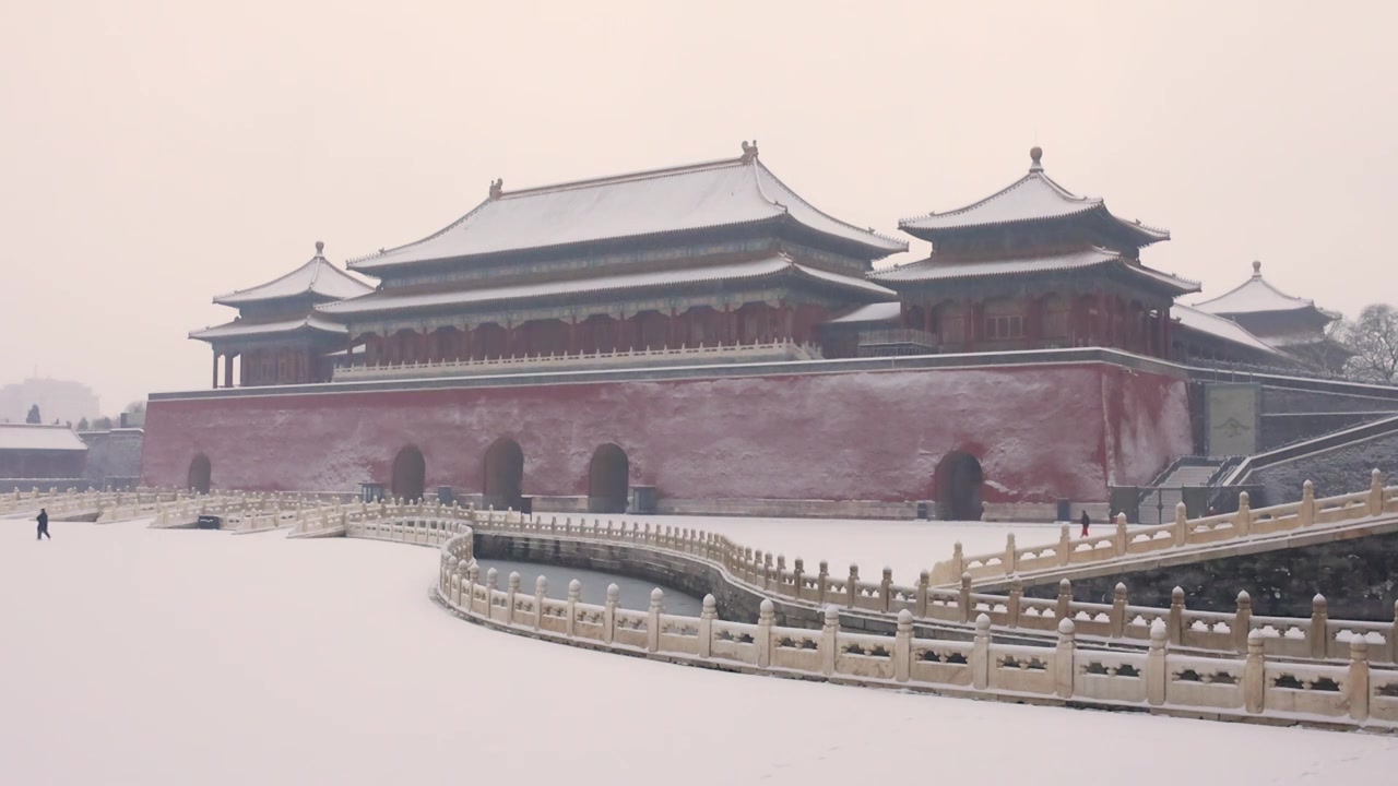 冬天大雪节气北京中轴线故宫博物院古代建筑宫殿皇室屋顶雪花降雪文化雪景积雪著名景点城市风光视频购买