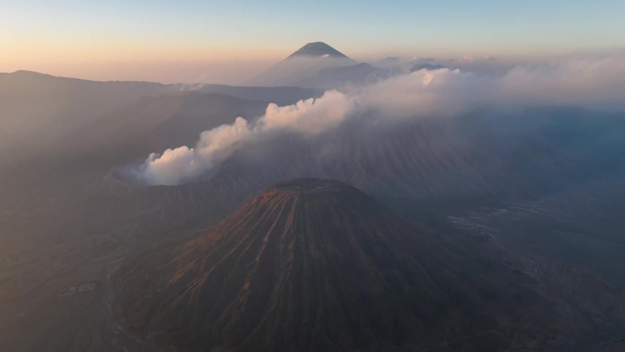 印尼爪哇岛bromo布罗莫火山日出延时航拍风光视频素材