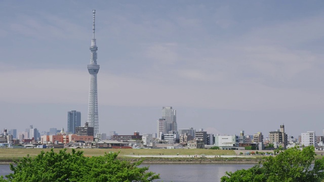 东京天空树塔和荒川河视频素材