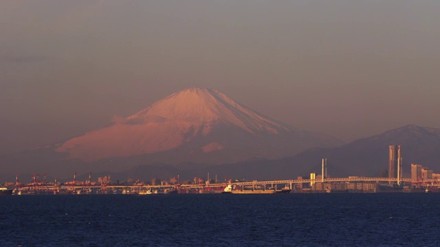 从东京湾看富士山视频素材