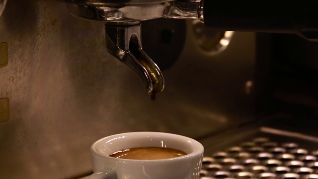 Making Espresso Coffee视频素材