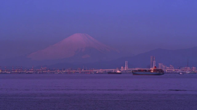 从东京湾看富士山视频素材