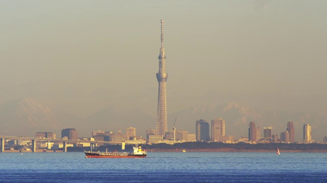 从东京湾水线御光楼俯瞰东京天空树视频素材