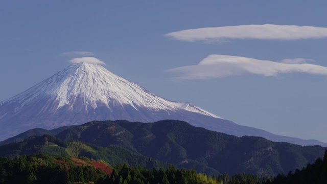 富士山上空的透镜状云视频下载