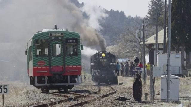 Steam locomotive stop at station with black smoke blowing in Japan视频素材