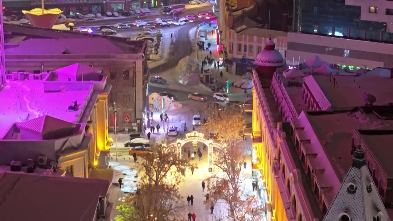 中国黑龙江哈尔滨中央大街夜晚雪景航拍视频下载
