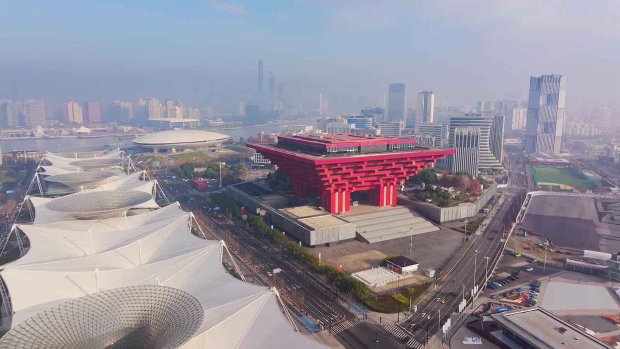 航拍上海东方之冠世博会中国馆 红色几何立体视频下载