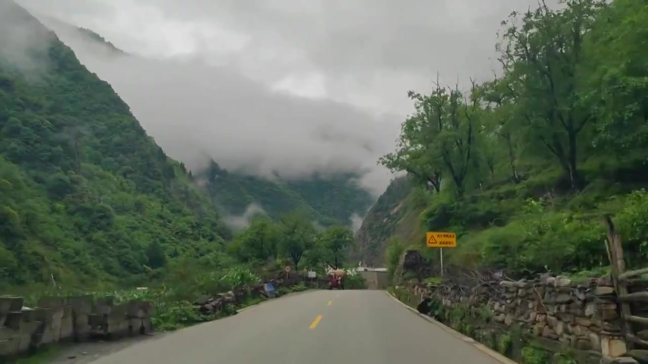 川西自驾游丹巴藏寨乡村公路视频素材
