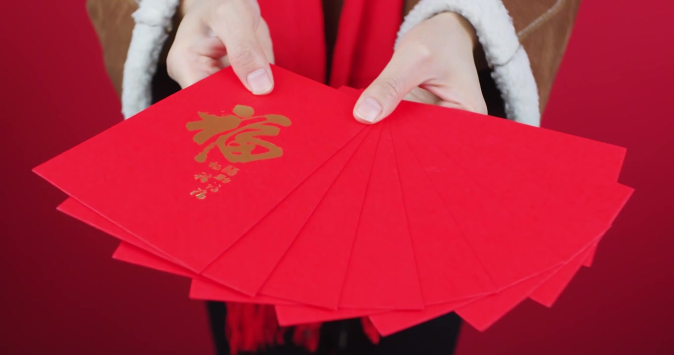 春节亚洲女性手拿红包视频下载