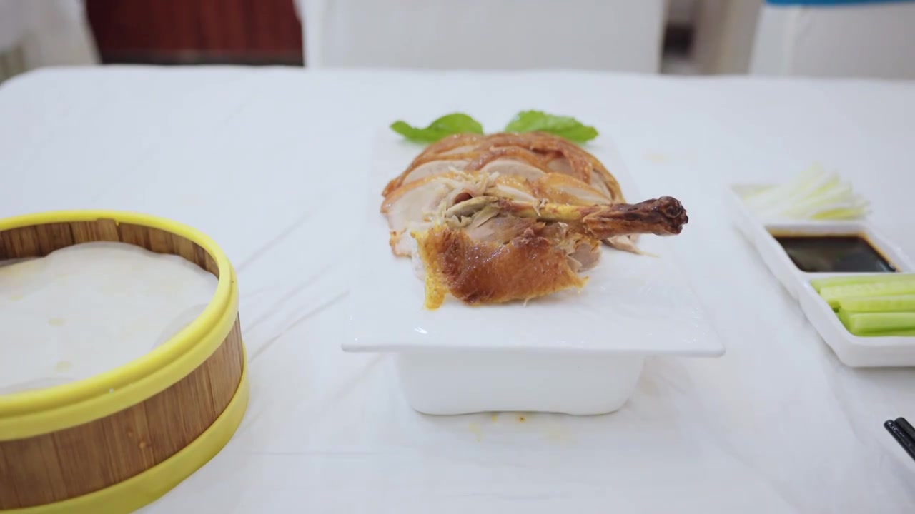 厨师切北京烤鸭视频素材
