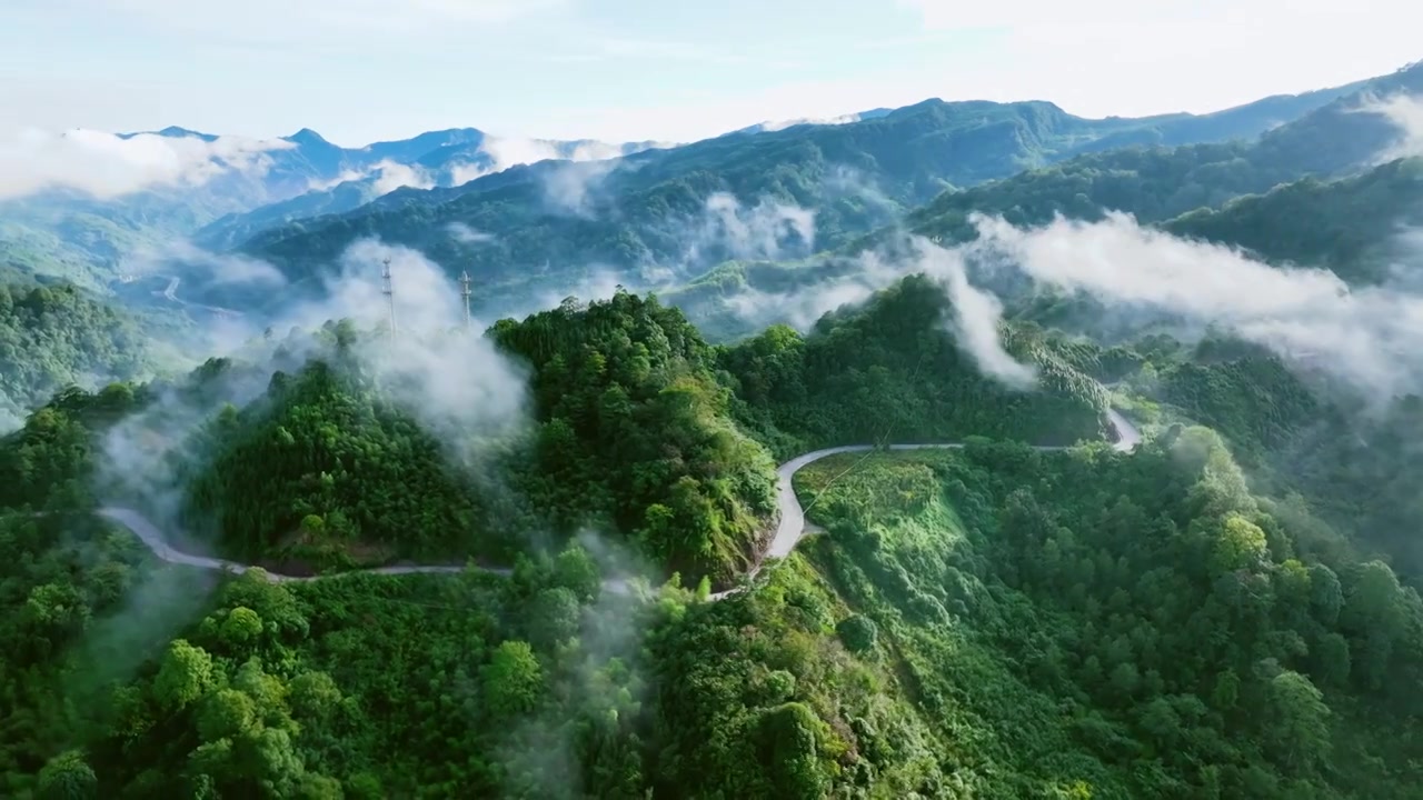 大气青山绿水间云雾流动自然风景视频下载