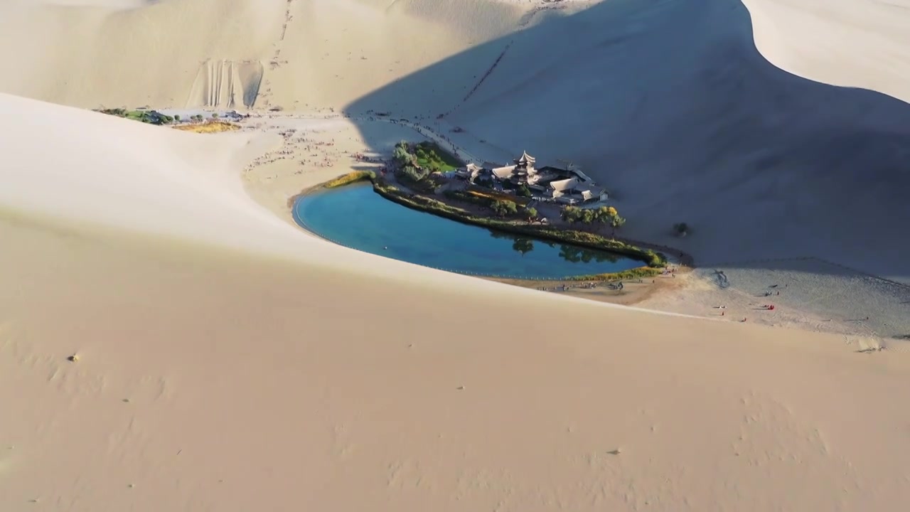 沙漠奇观敦煌月牙泉航拍视频视频素材