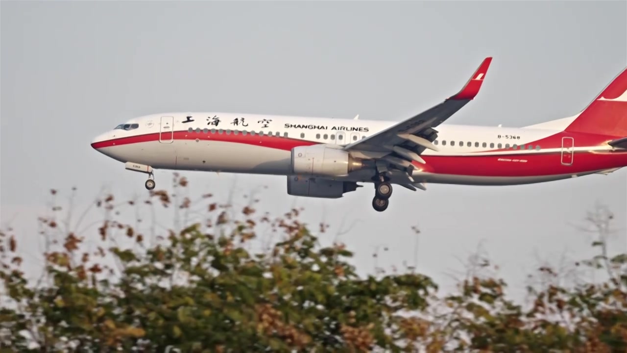 上海航空飞机飞进虹桥机场视频下载