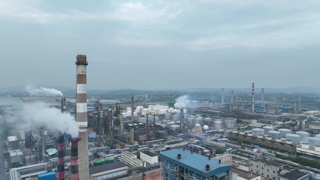 大型石化炼油厂航拍视频视频素材