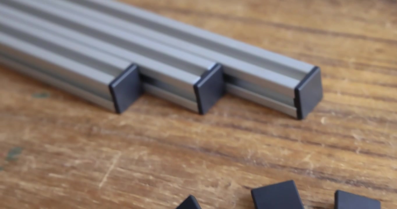 书桌自制：铝型材盖板堵头视频下载