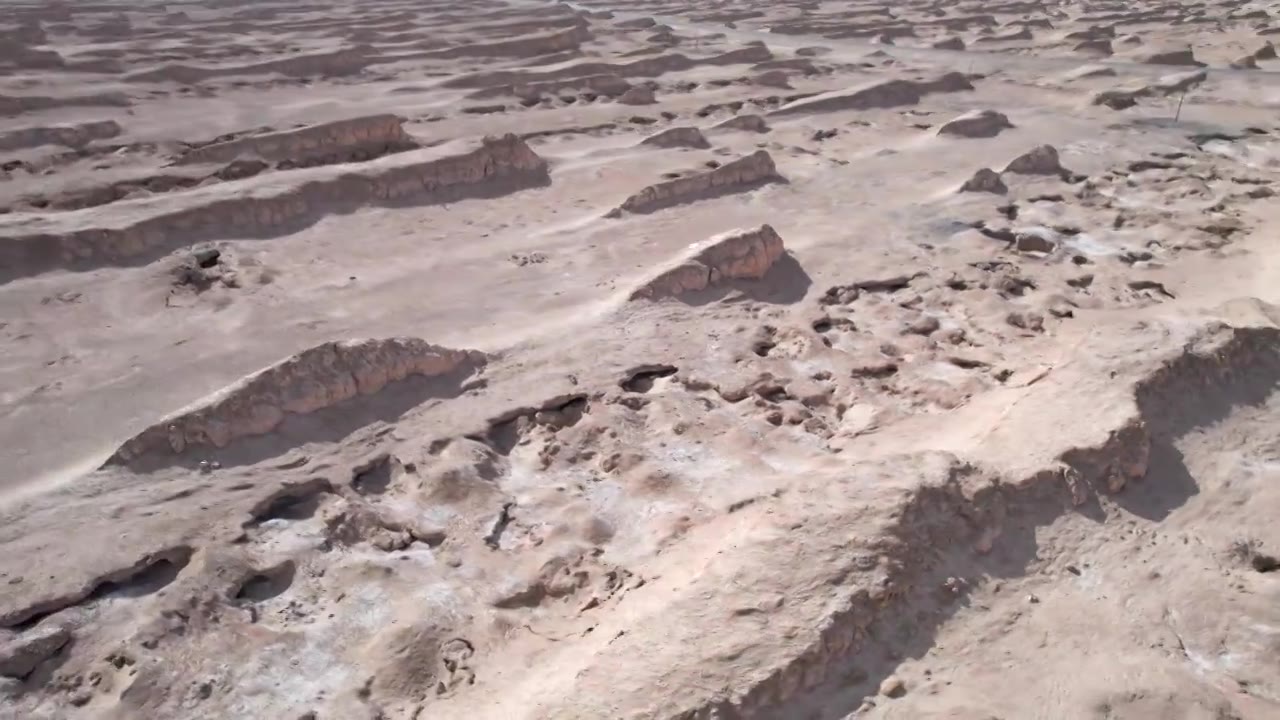 青海海西芒崖沙漠大面积雅丹航拍视角视频下载