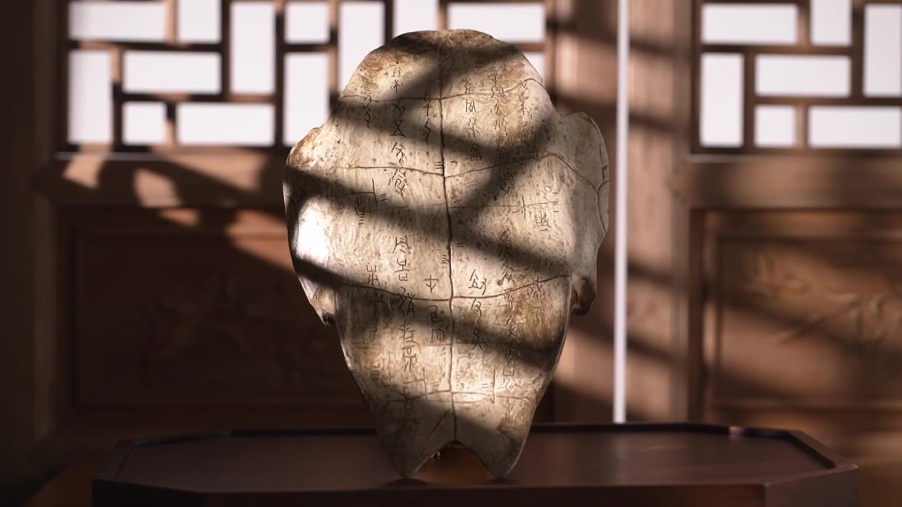 甲骨文和光与影远古文物文化考古移轨拍摄视频素材