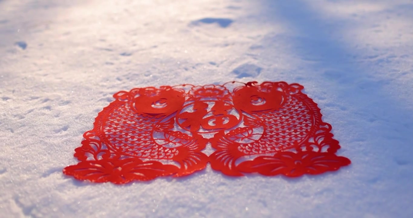 雪地上的红色福字剪纸视频下载