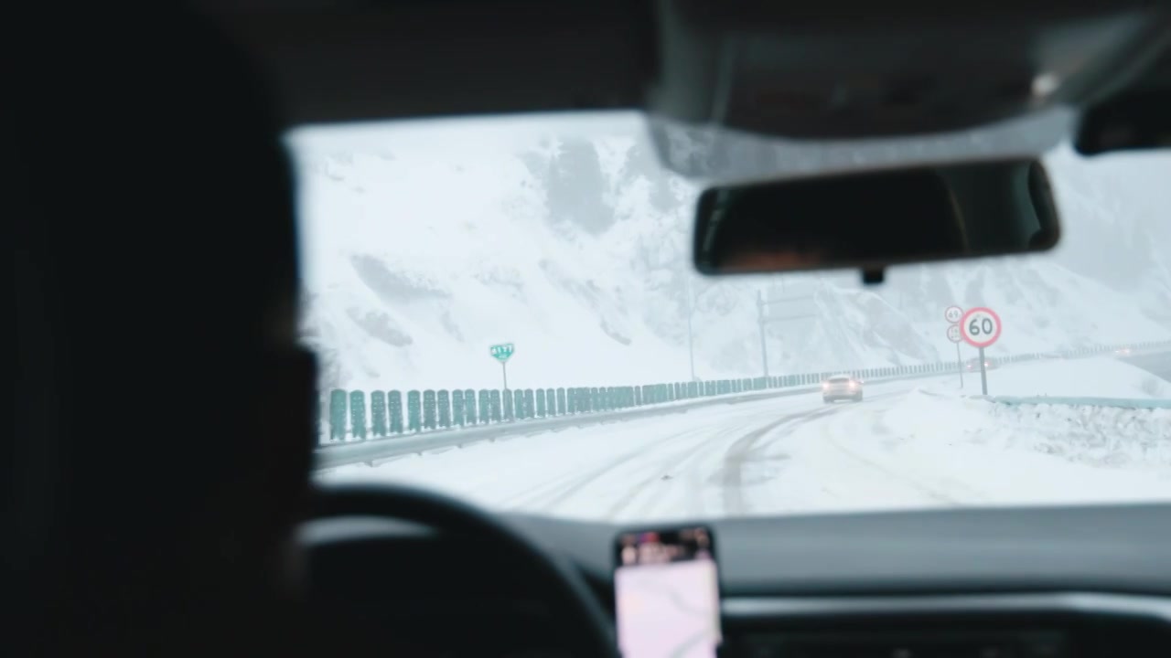 4K冬季雪天开车第一视角视频素材