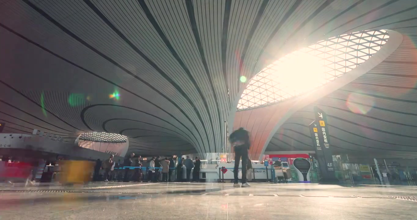 阳光洒进北京大兴机场值机大厅延时摄影视频下载