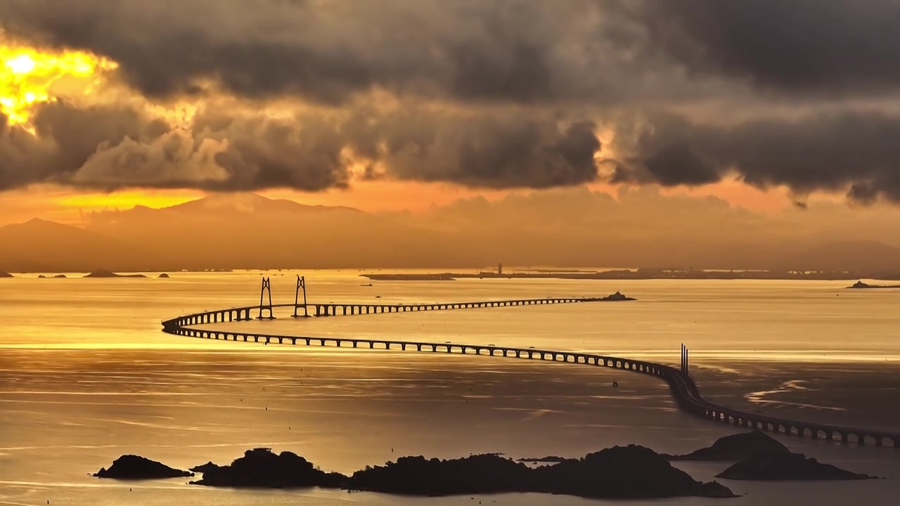 空中环绕拍摄港珠澳大桥全景视频下载