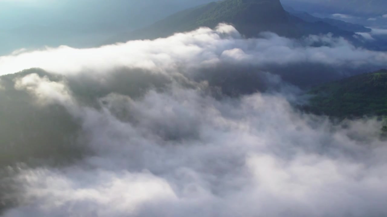 唯美壮观山间云雾云海蒸腾震撼自然风光视频素材