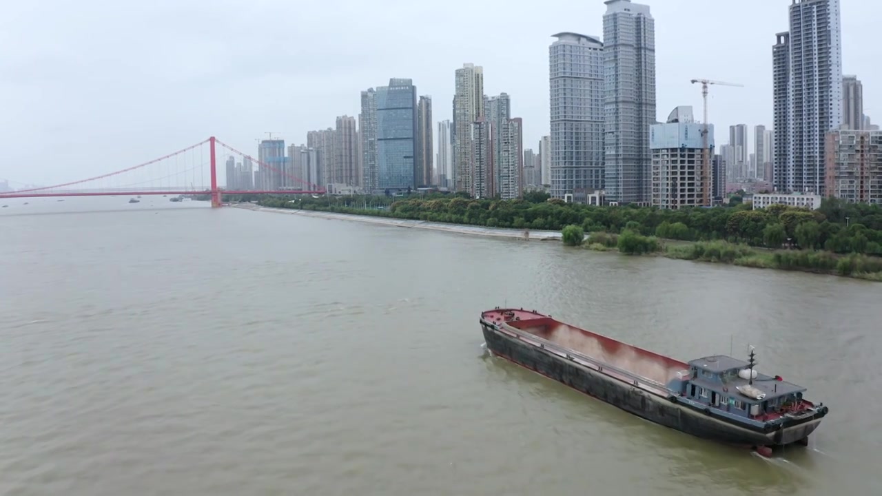 航拍武汉长江货船4k视频视频下载