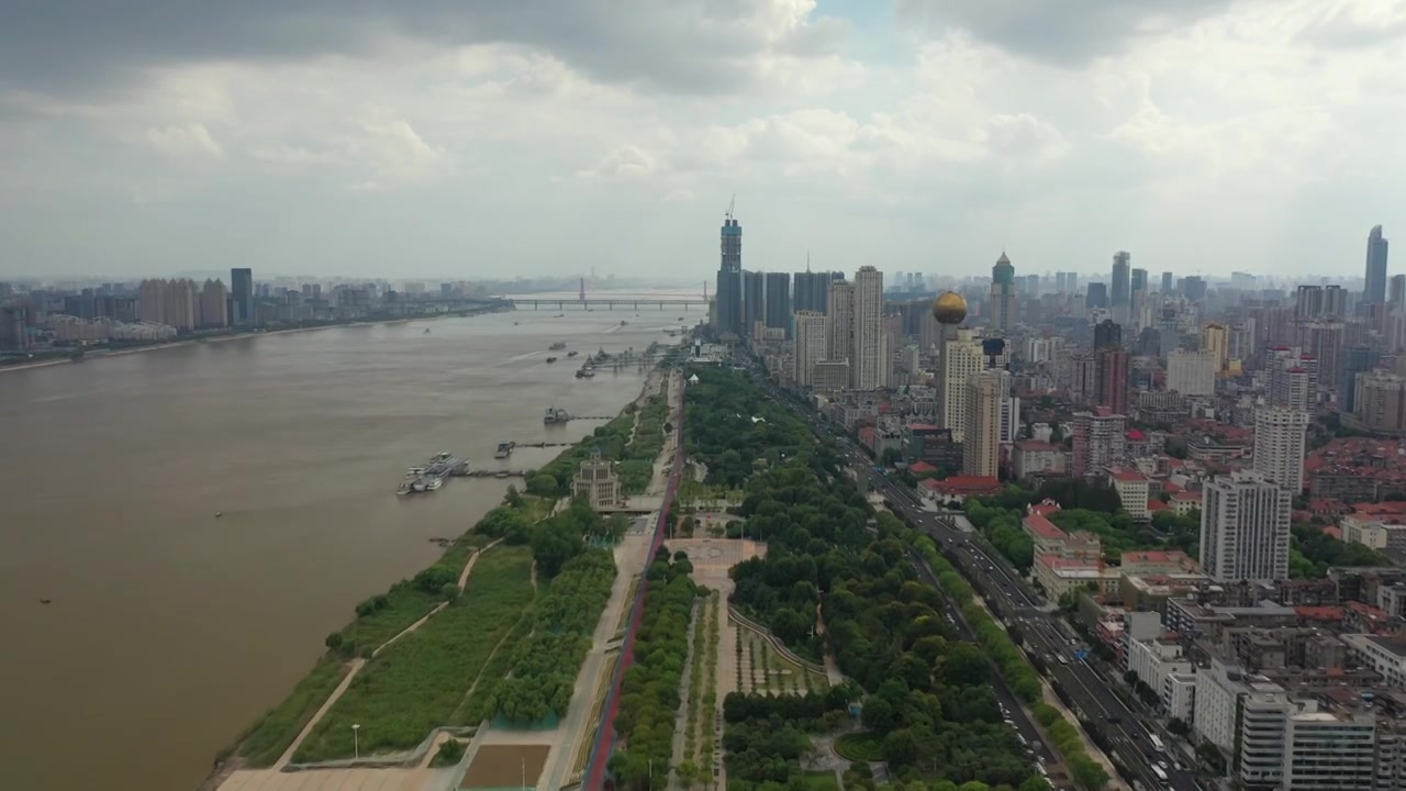 原创 武汉汉口江滩城市天际线建筑风光航拍视频下载