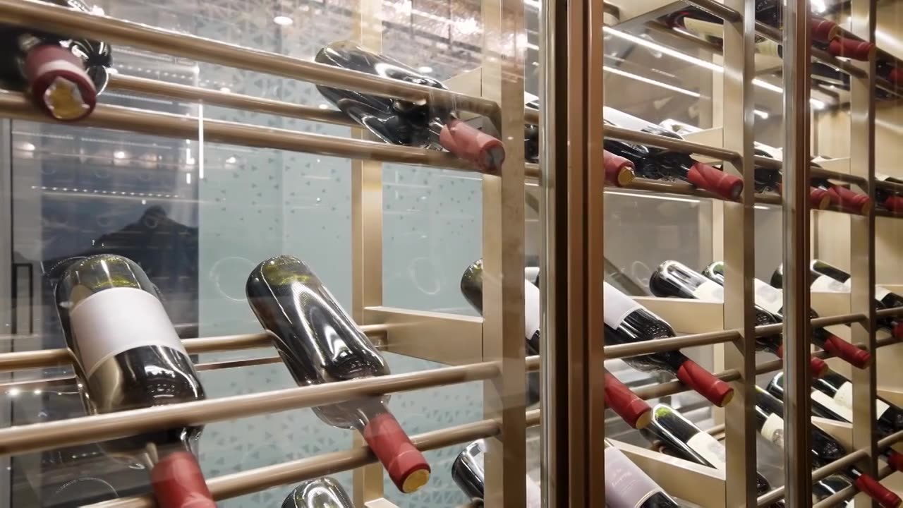 高档玻璃透明红酒柜视频下载