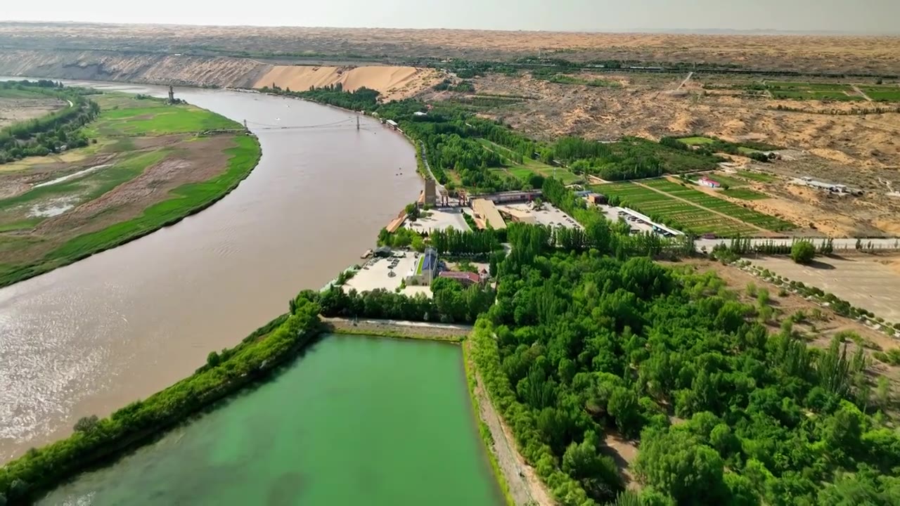 航拍宁夏中卫沙坡头旅游区水利工程水库视频下载