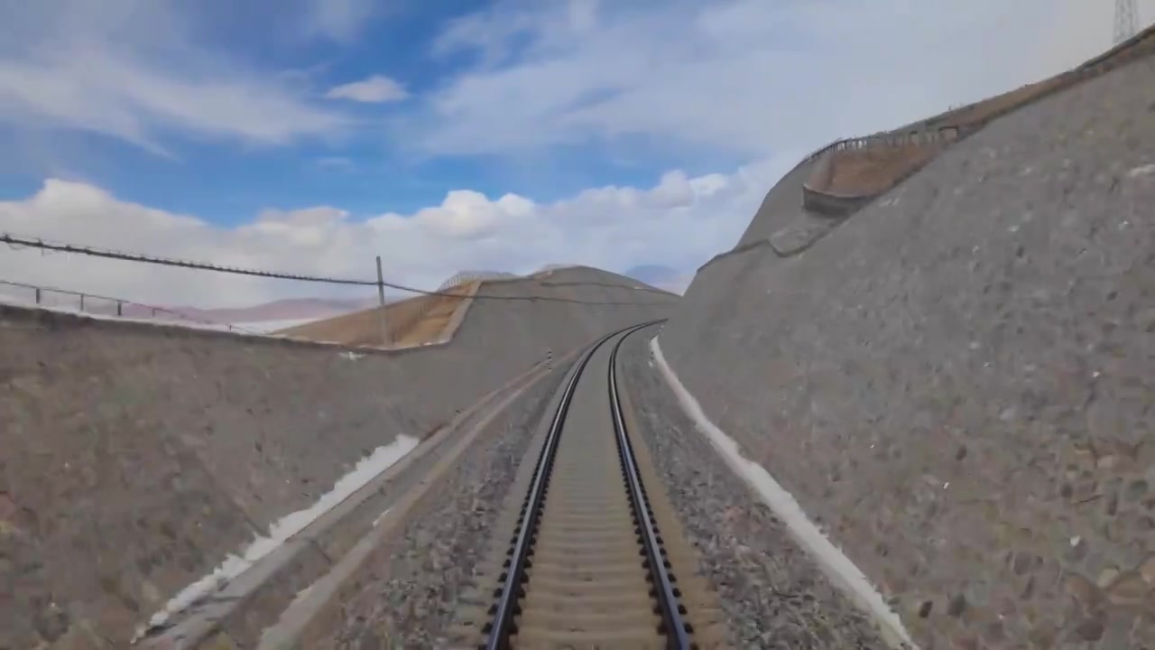 青藏铁路安多路段铁轨轨道视频下载