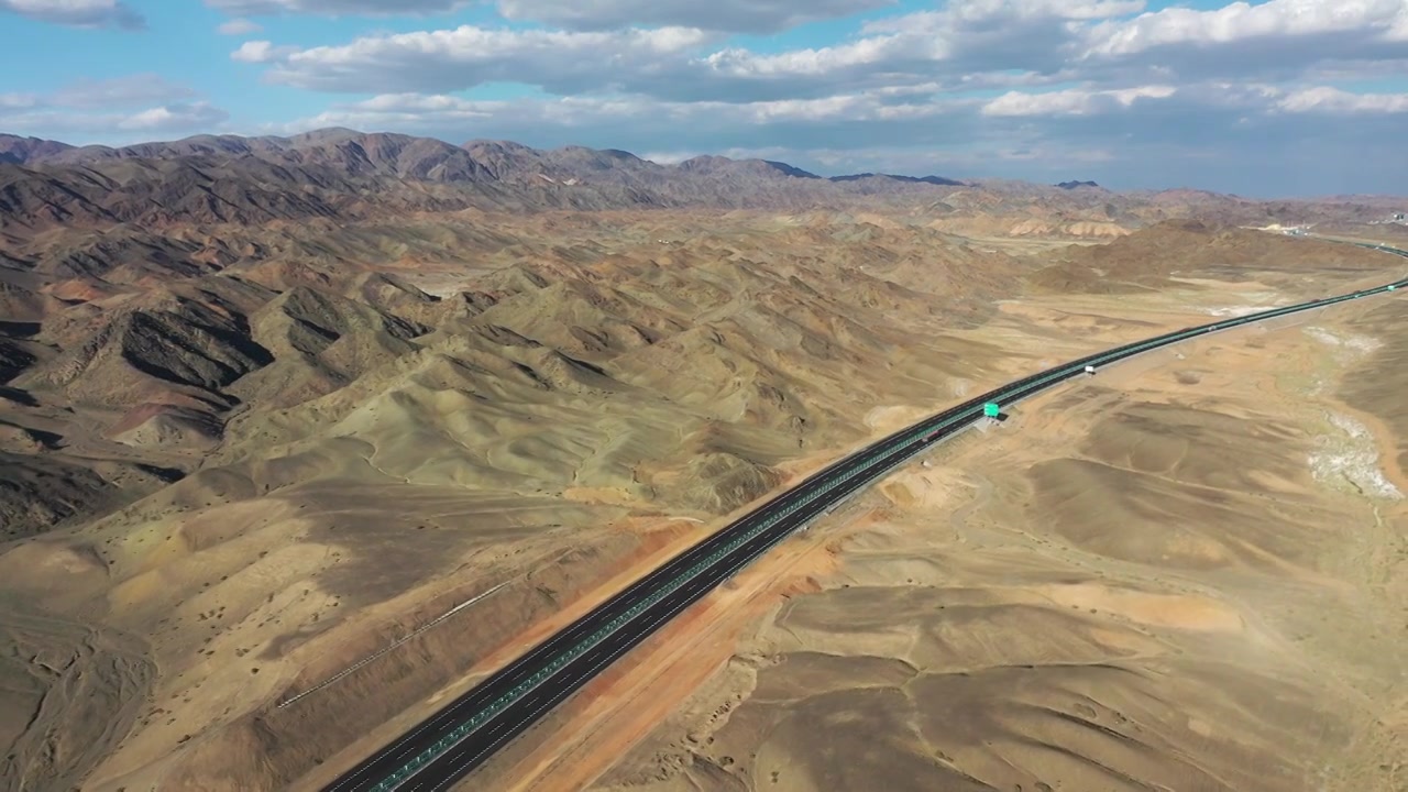 原创 G7京新高速公路巴里坤木垒道路段视频下载