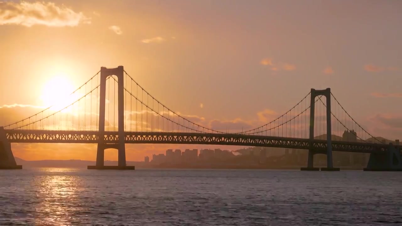 大连城市风光星海湾大桥日落夕阳海上建筑视频下载