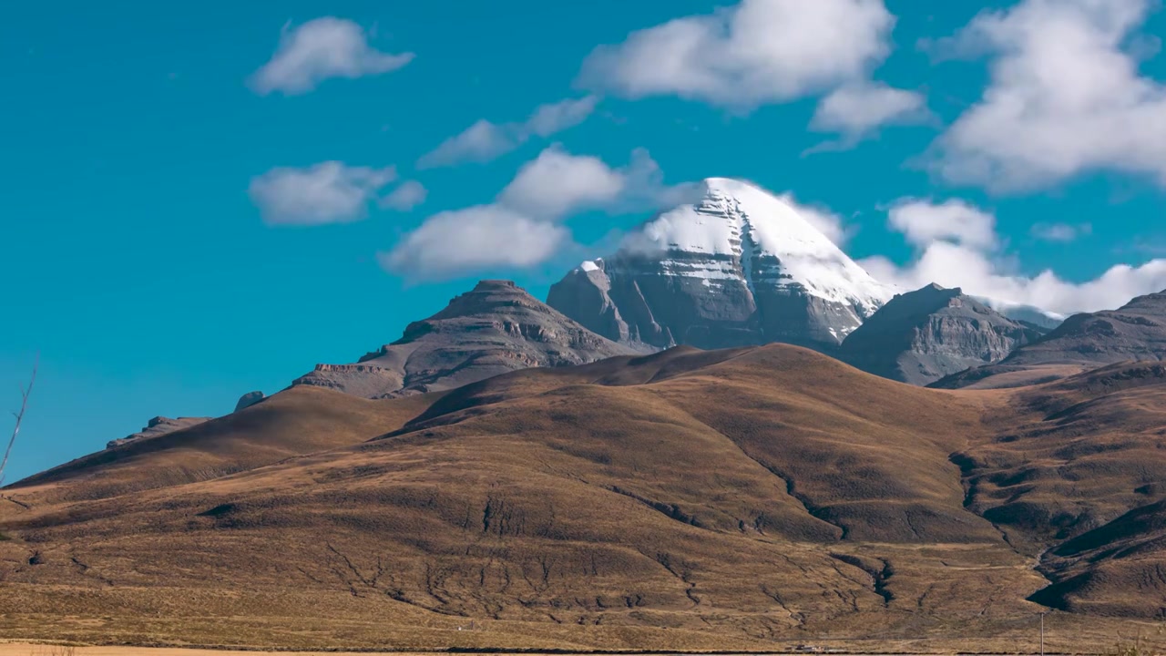 西藏阿里世界的中心---冈仁波齐神山移动及定位延时（4K）视频素材