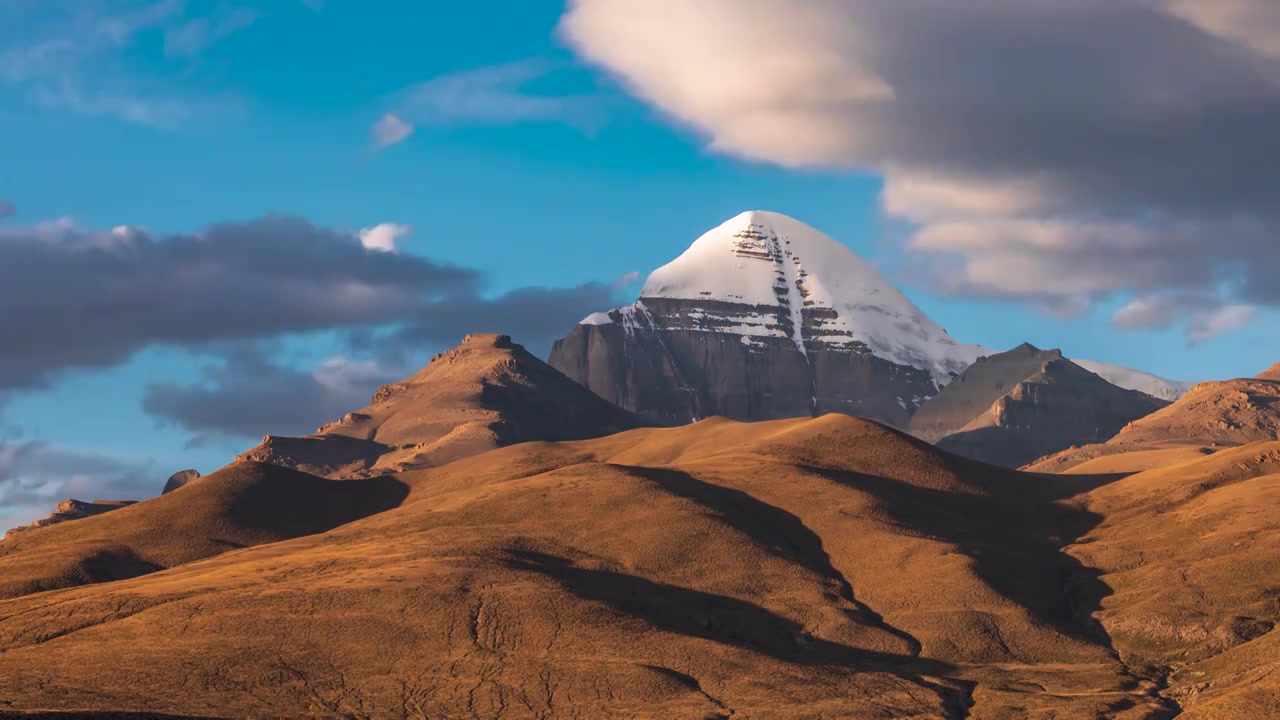 西藏阿里世界的中心---冈仁波齐神山移动及定位延时（4K）视频素材