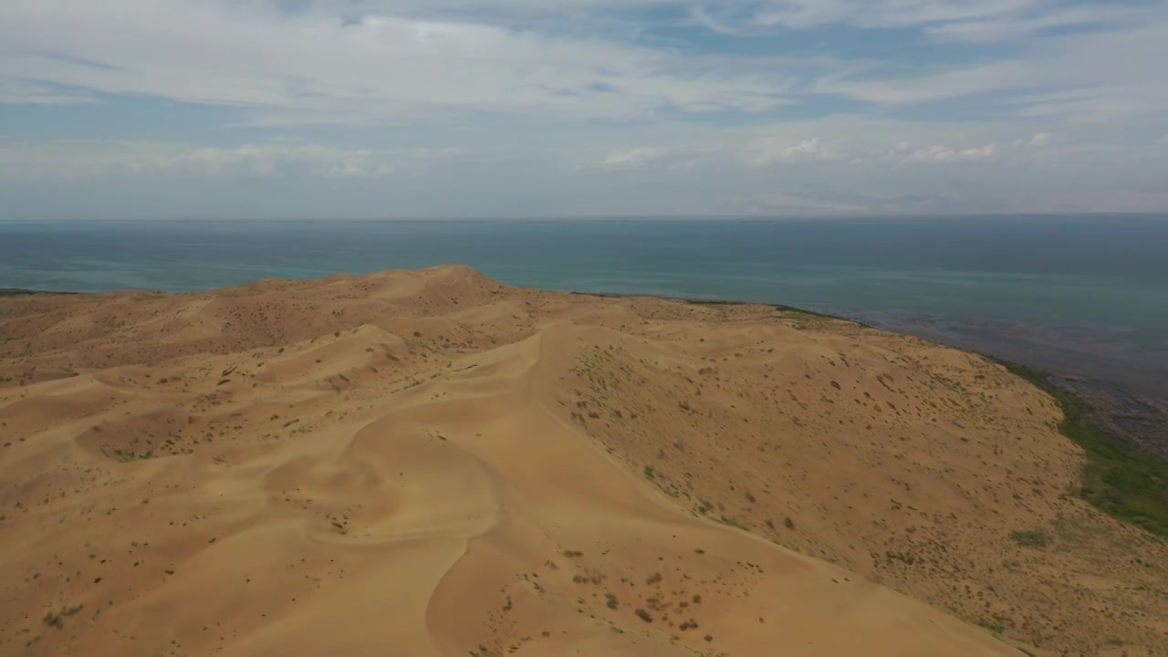 原创 新疆博湖县沙漠博斯腾湖自然风光航拍视频下载