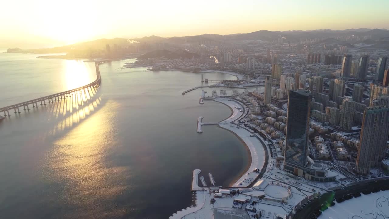 大连星海广场城市冬季雪景航拍视频下载