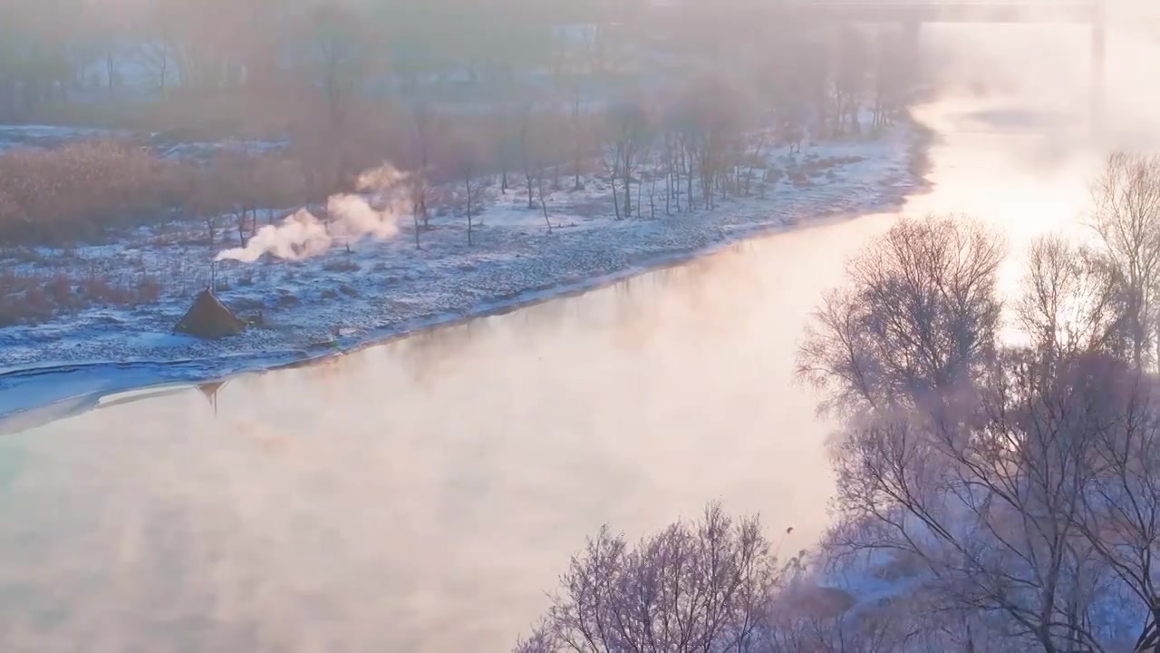 东北冬季雾凇帐篷露营唯美雪景航拍视频下载