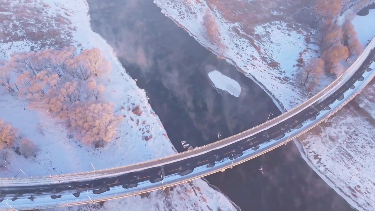 东北冬季雾凇交通马路唯美雪景航拍视频下载