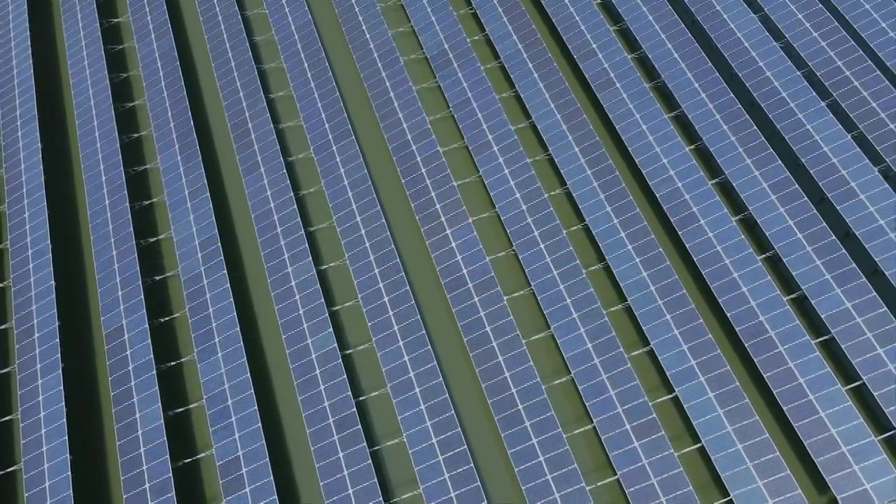 0160水库上安装太阳能，光伏发电视频下载