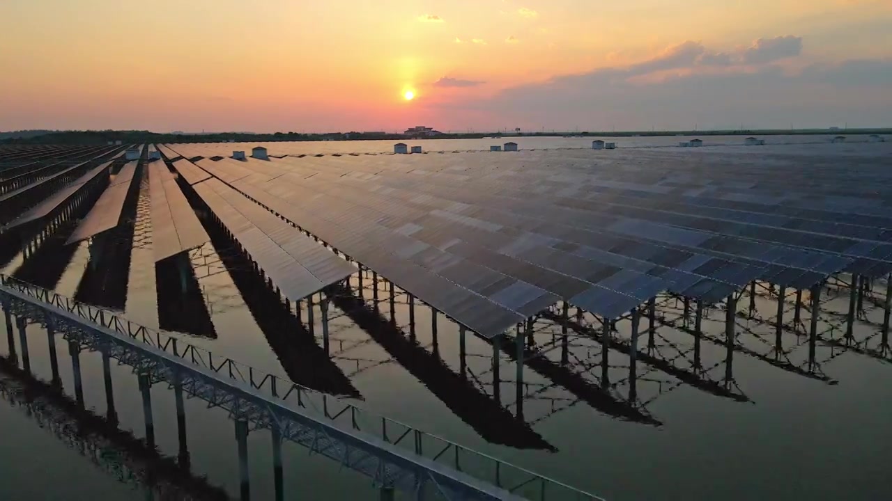 水库上安装光伏发电太阳能视频下载