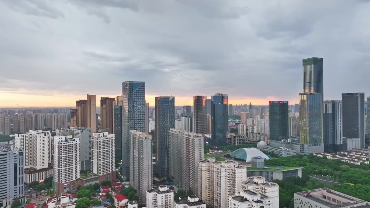 航拍-沈阳城市地标阴雨天视频下载