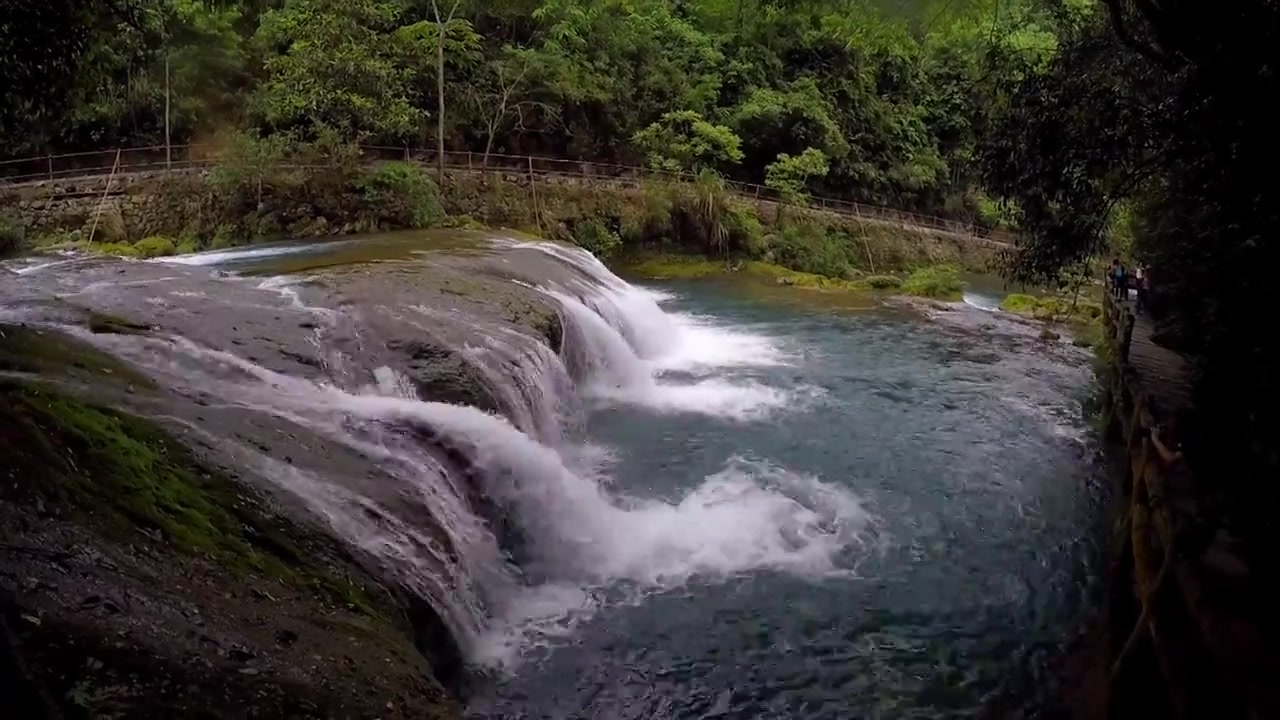 贵州荔波小七孔瀑布流水视频下载