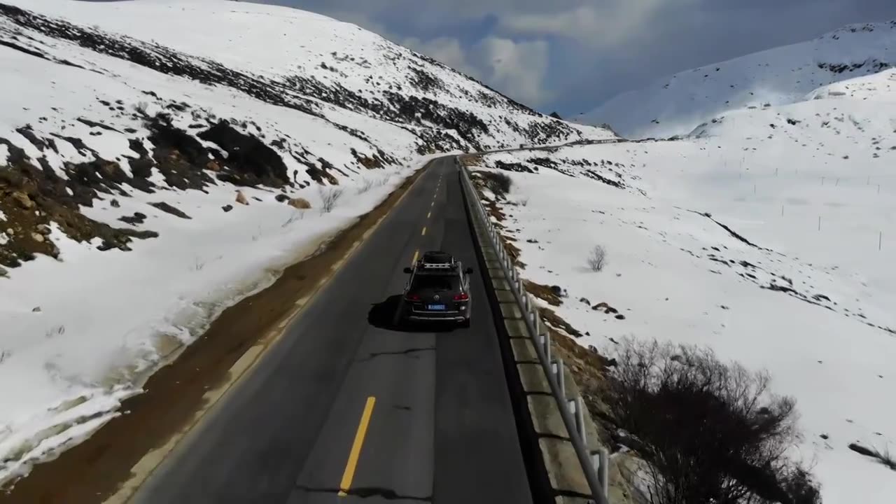 川藏线318国道色季拉山垭口路段自驾车辆视频下载