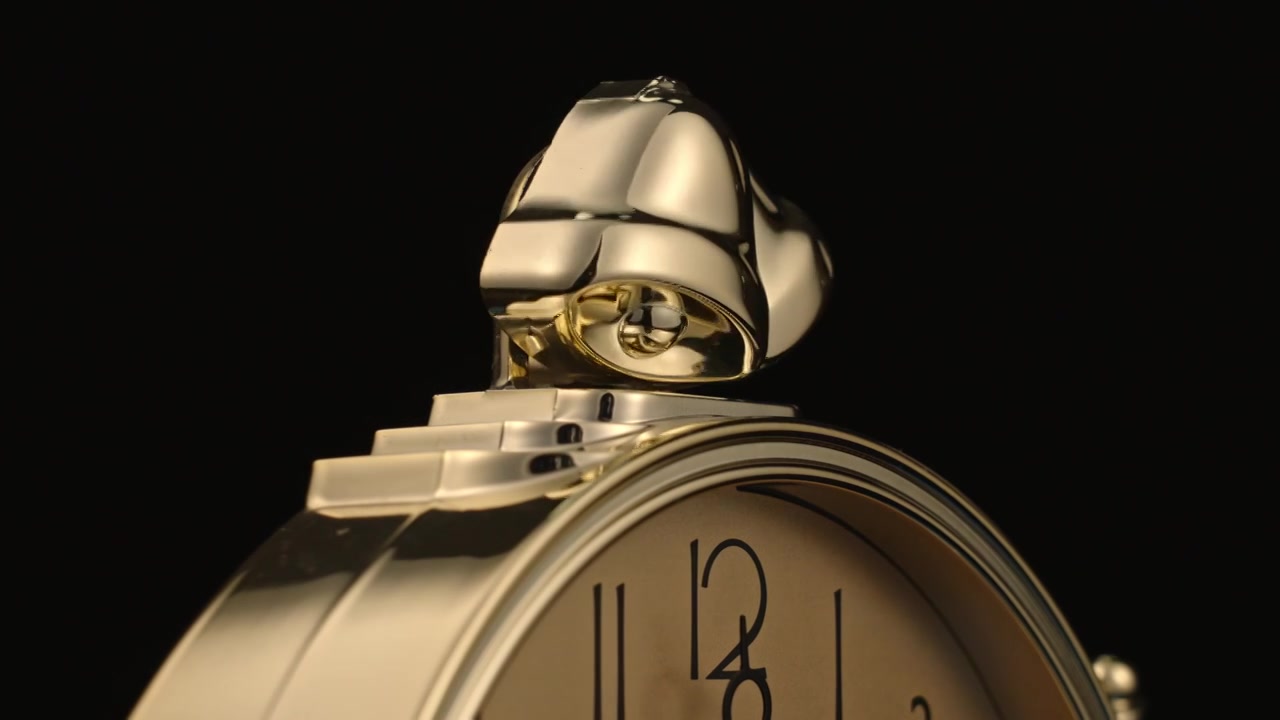 金色复古钟表钟摆铃铛摇晃视频素材