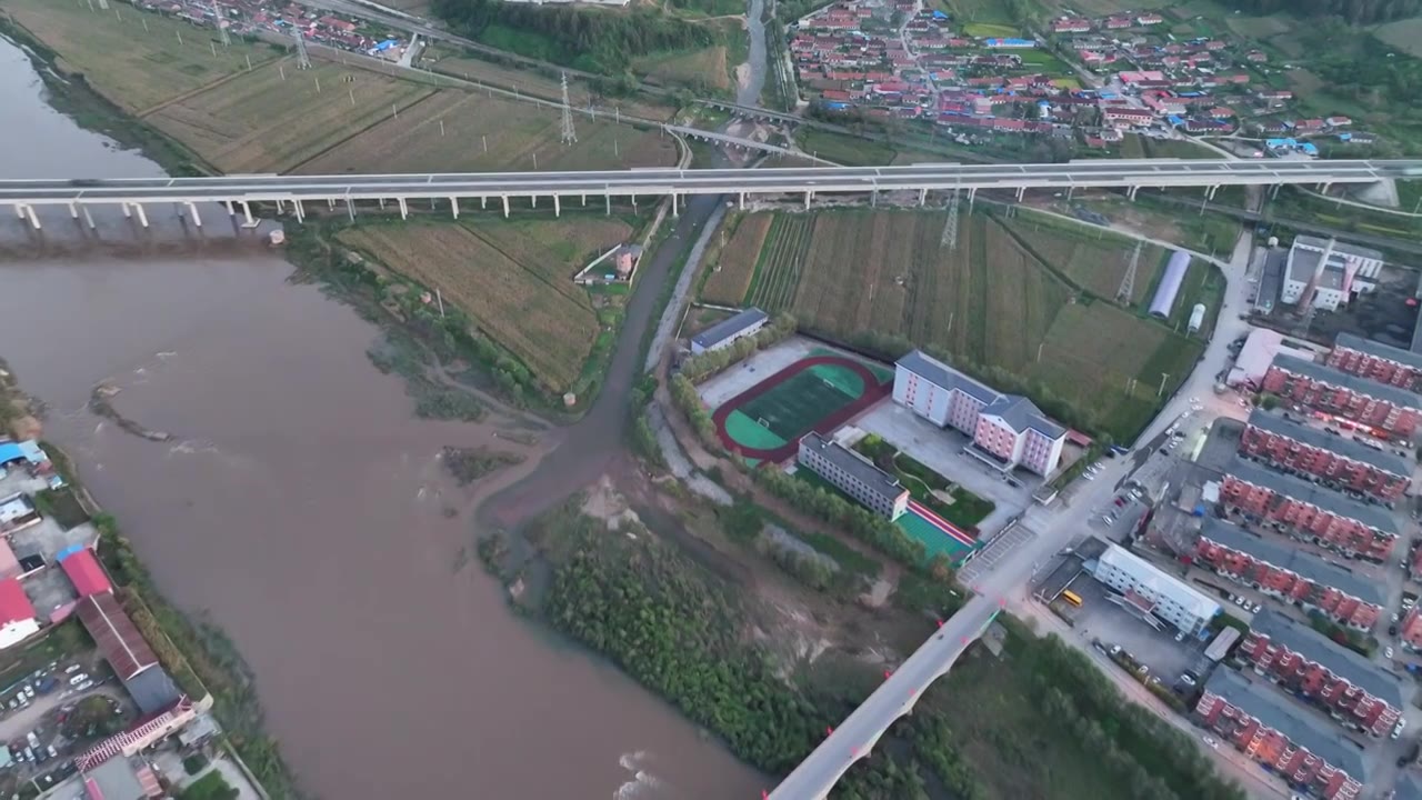 辽宁抚顺清原浑河旁的学校视频下载